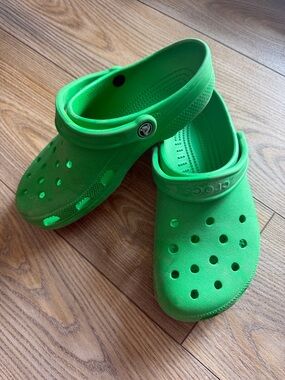 CROCS Classic Clog Sandals - Bright Green